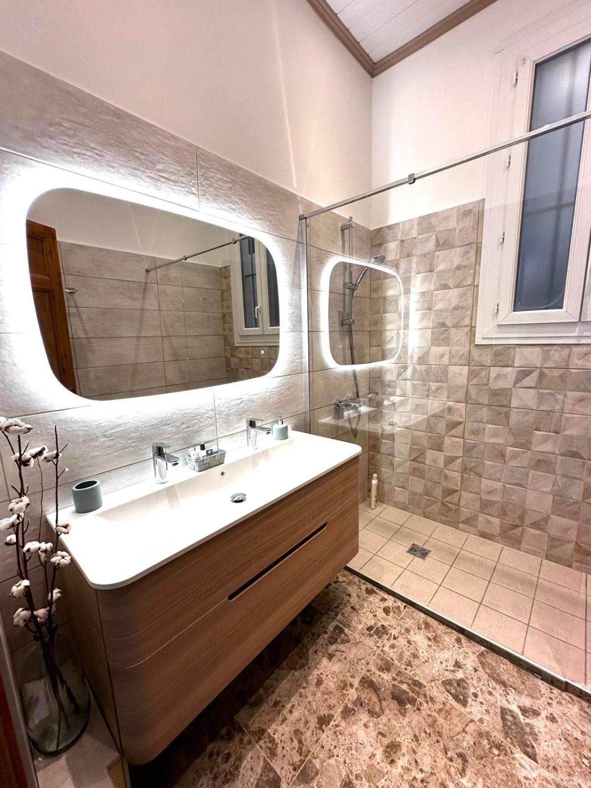 Appartement 4 A 8 Personnes, Spacieux De Standing Classe 4 Etoiles Nimes Bagian luar foto